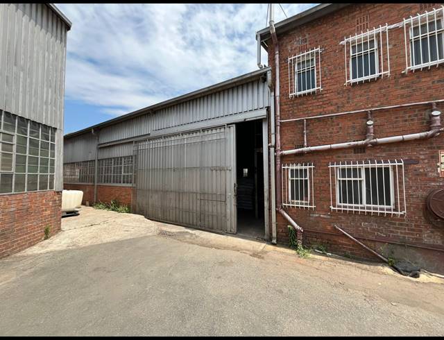 1,100M² WAREHOUSE FOR SALE IN NEW ERA